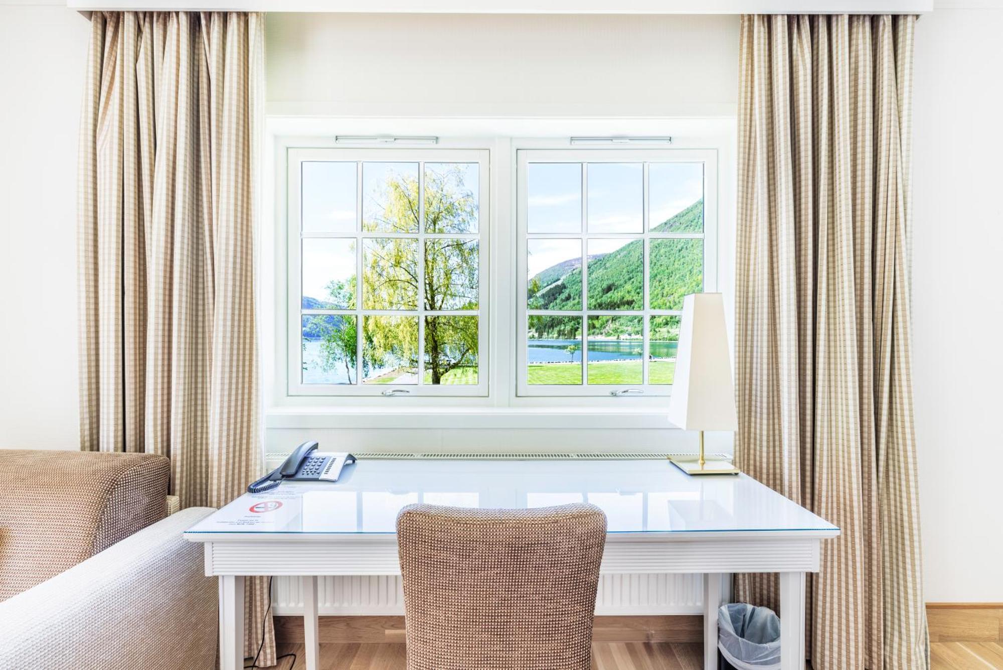 Hotel Loenfjord 4*